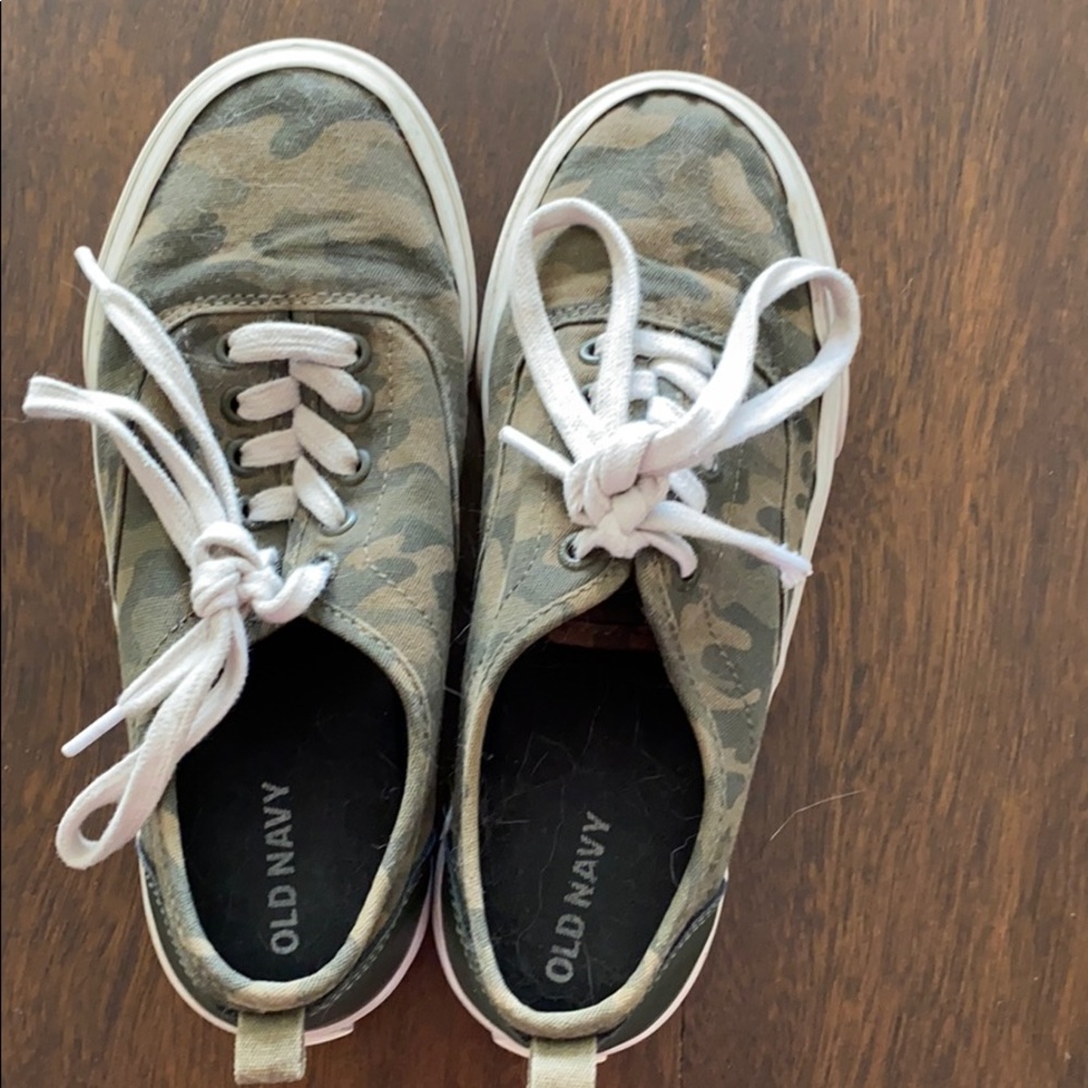 Boys shoes